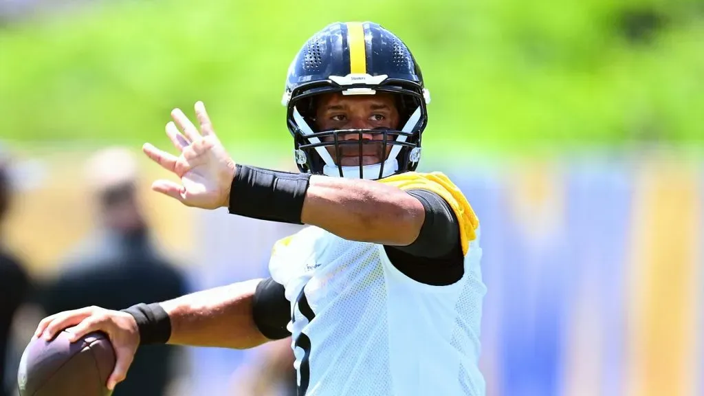 Russell Wilson is in the Giants' QB room