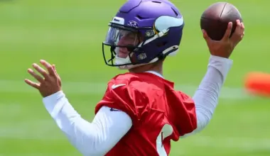 Vikings QB J.J. McCarthy gets stern warning from former Michigan teammate Colston Loveland