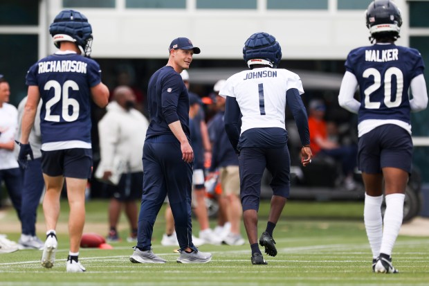 Bears coach Ben Johnson speaks to cornerback Jaylon Johnson (1) during practice at Halas Hall on Tuesday, June 3, 2025. (Eileen T. Meslar/Chicago Tribune)
