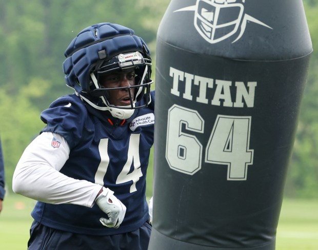 Wide receiver Olamide Zaccheaus moves through blocking drills during Bears minicamp at Halas Hall on June 4, 2025, in Lake Forest. (Stacey Wescott/Chicago Tribune)
