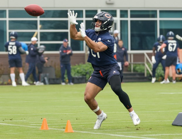 Running back Travis Homer catches the ball and turns upfield during Bears minicamp at Halas Hall on June 4, 2025, in Lake Forest. (Stacey Wescott/Chicago Tribune)