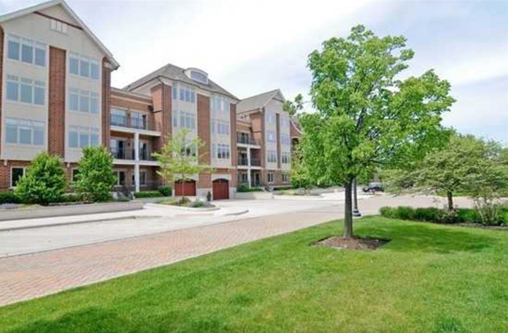 Bears player D.J. Moore sells Lincolnshire condo for $870,000