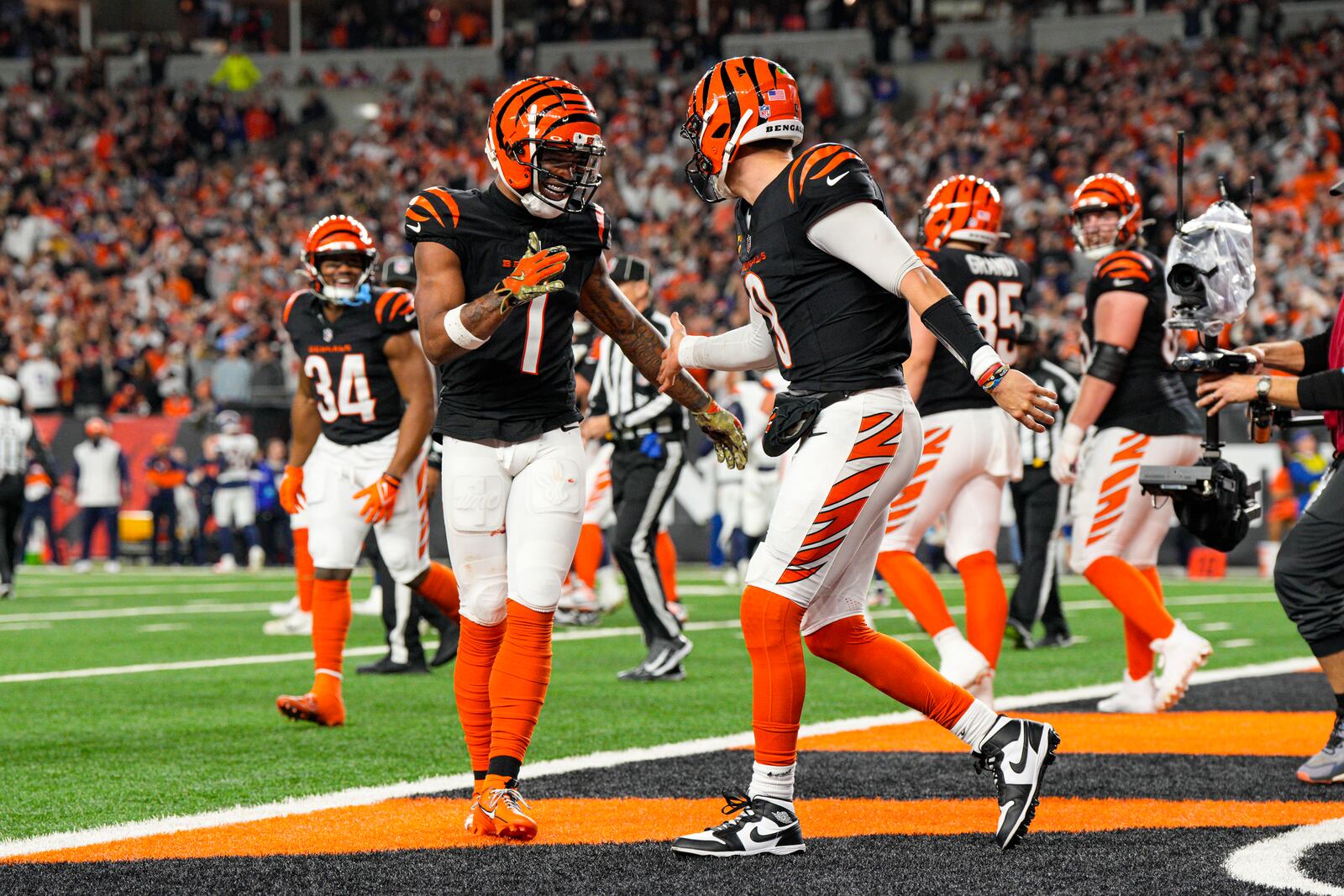 Cincinnati Bengals quarterback Joe Burrow (9) celebrates with wide receiver Ja'Marr Chase (1) after a touchdown against the Denver Broncos during the second half of an NFL football game in Cincinnati, Saturday, Dec. 28, 2024. (AP Photo/Jeff Dean)