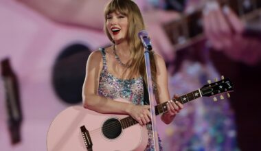 Taylor Swift Performs 'Shake It Off' at NFL Party