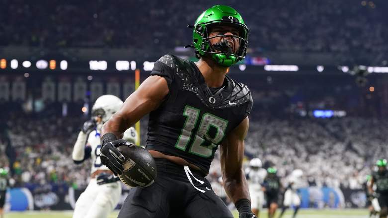 Bucs Predicted To Draft Oregon TE Kenyon Sadiq in 1st Round