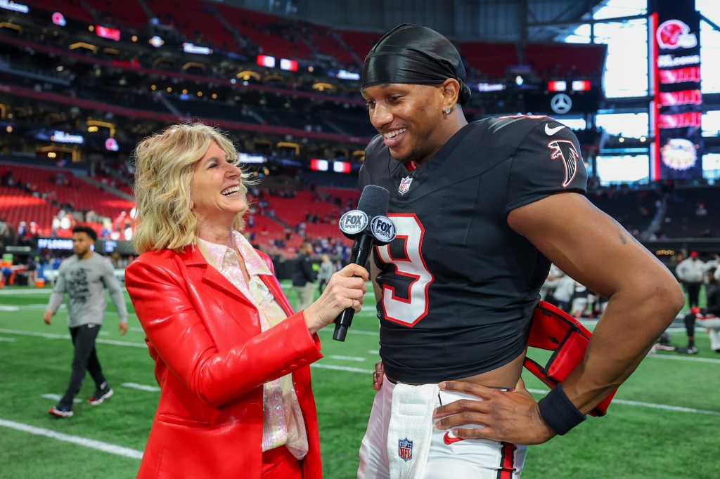 Laura Okmin interviewing Michael Penix Jr. during the 2024 season.