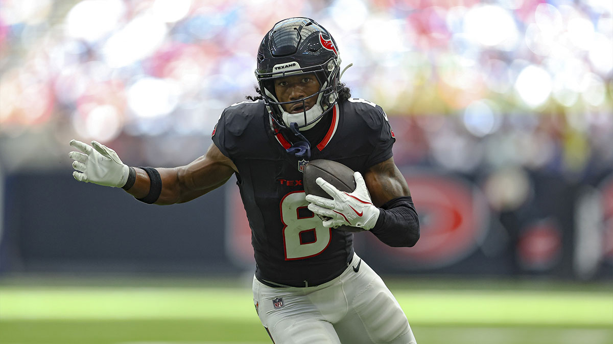 Houston Texans wide receiver John Metchie III (8) runs with the ball after a reception during the second quarter against the New York Giants at NRG Stadium.
