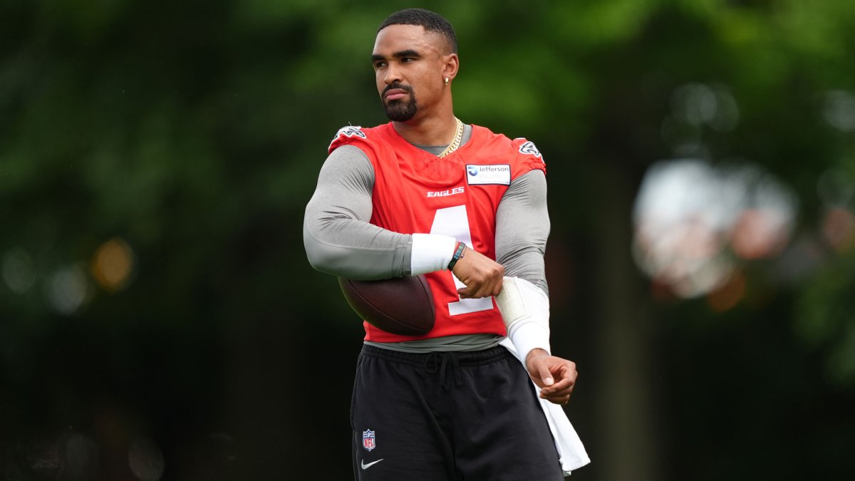Eagles’ Jalen Hurts leaning on experience amid another OC change – NBC Sports Philadelphia