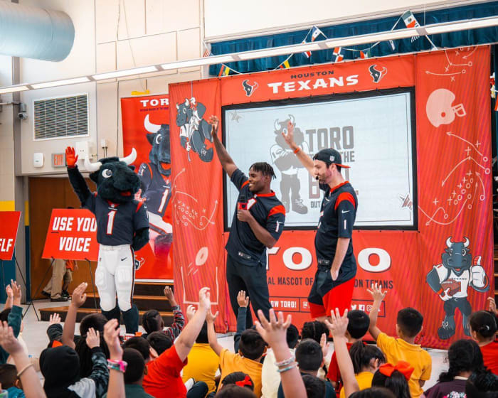 ‘Houston helped bring TORO to life:’ Texans mascot enters the Mascot Hall of Fame