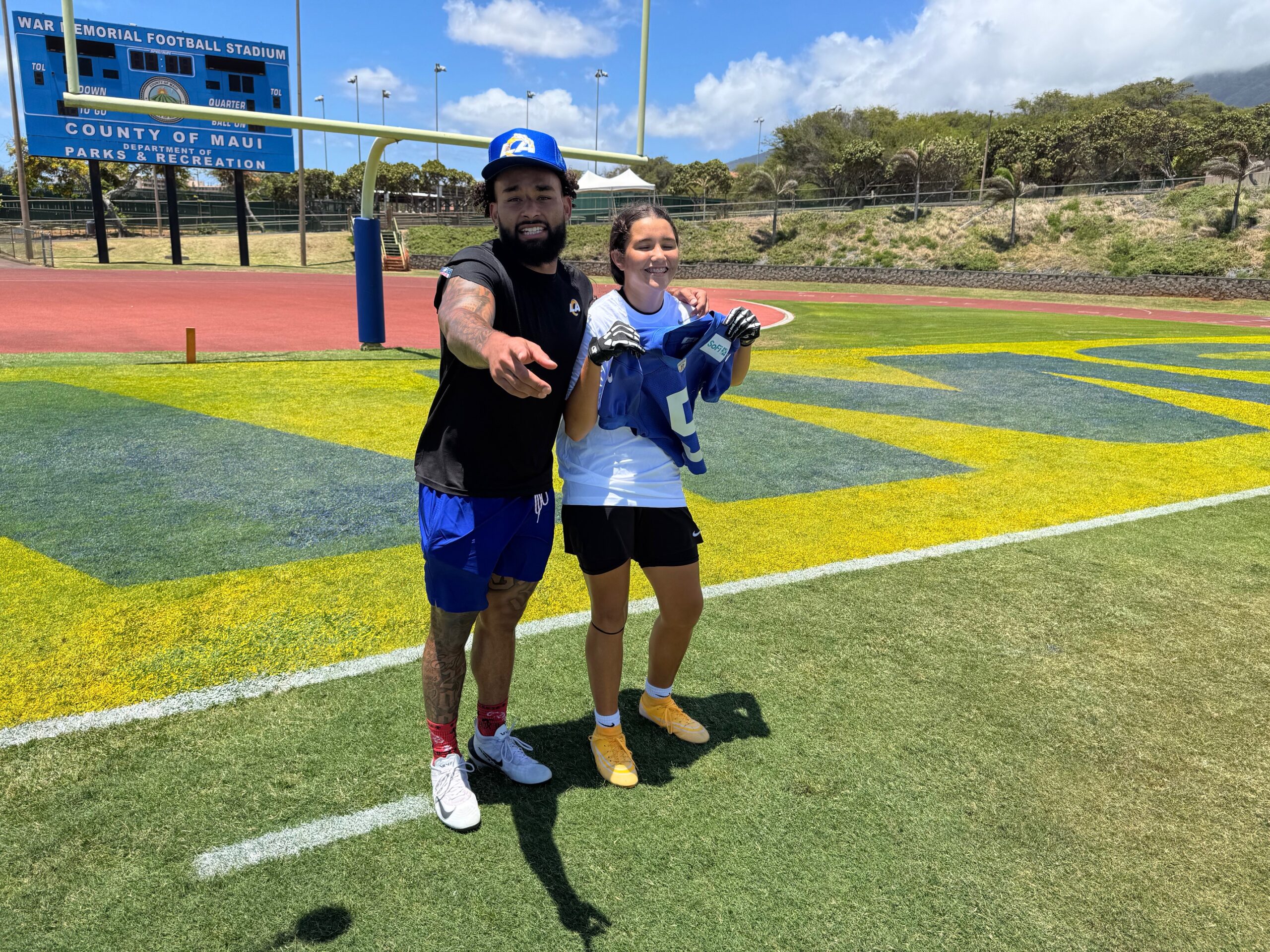 Los Angeles Rams running back Kyren Williams gave his jersey to Lahaina Intermediate School eighth-grader Tehana Rodriguez at the Rams 'Mauicamp' on Tuesday at War Memorial Stadium. HJI / ROB COLLIAS photo