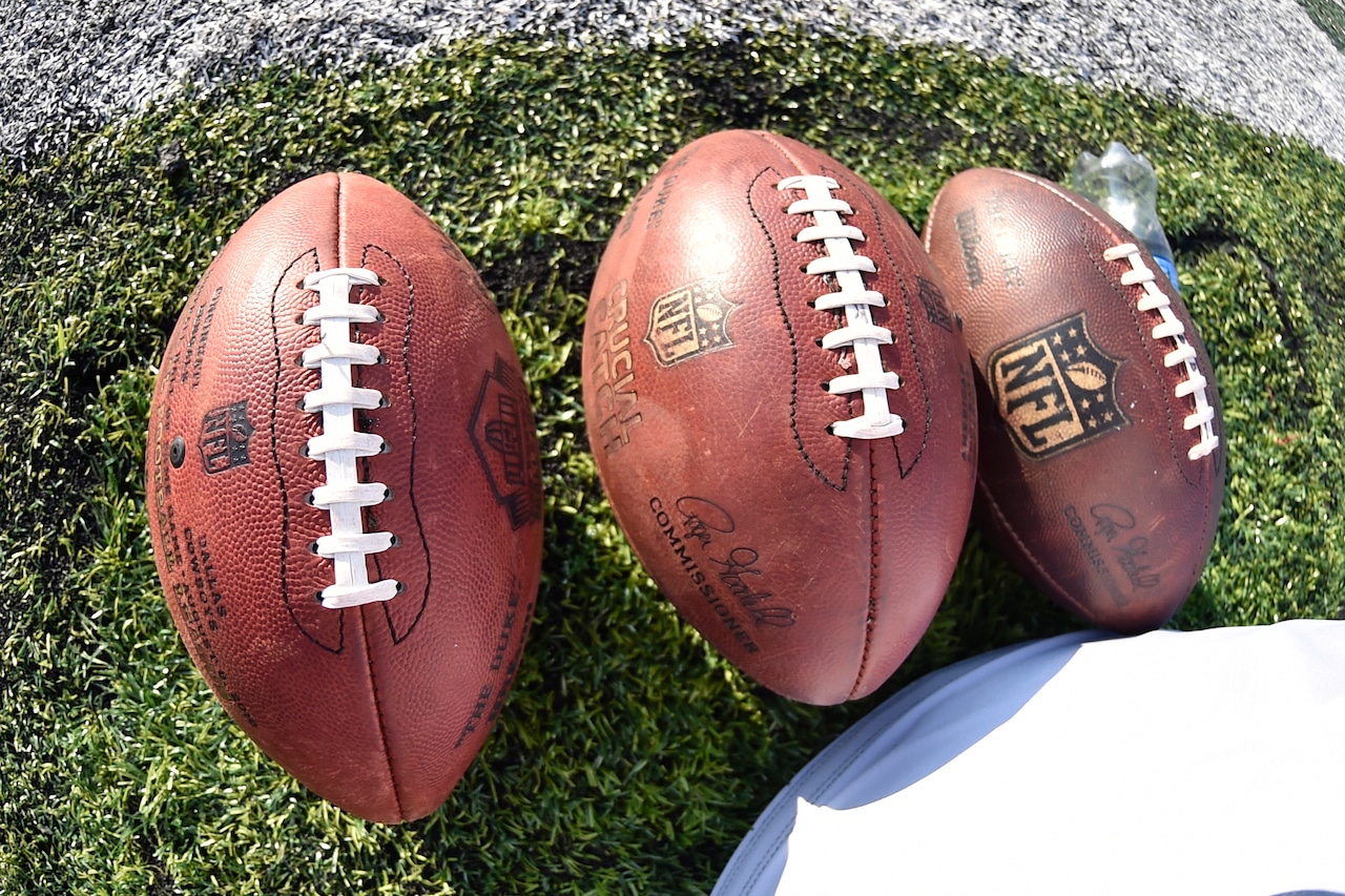 Attempted murder warrant: Ex-NFL All-Pro turns fugitive — ‘I’m out the country’