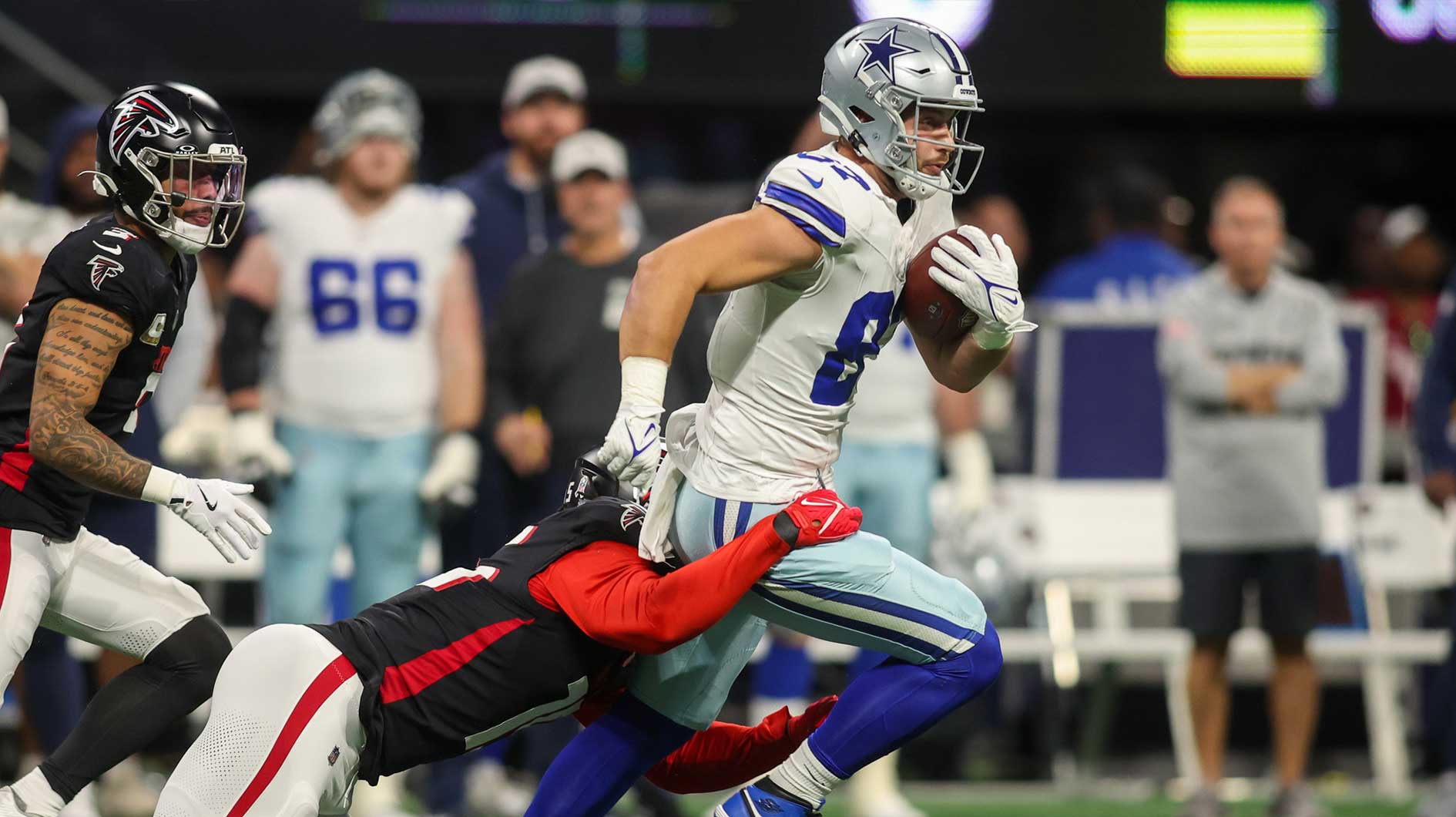 Dallas Cowboys tight end Jake Ferguson (87) breaks the tackle of Atlanta Falcons linebacker Matthew Judon (15) in the first quarter at Mercedes-Benz Stadium.