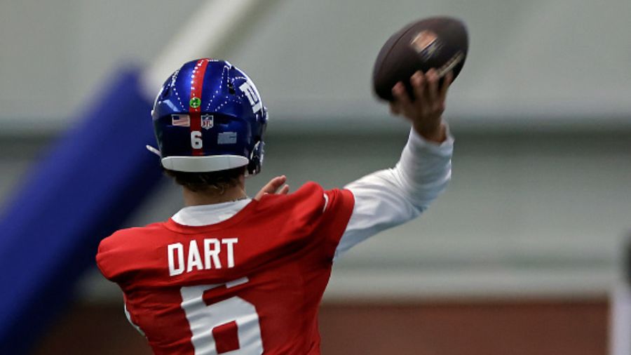 Jaxson Dart #6 of the New York Giants...
