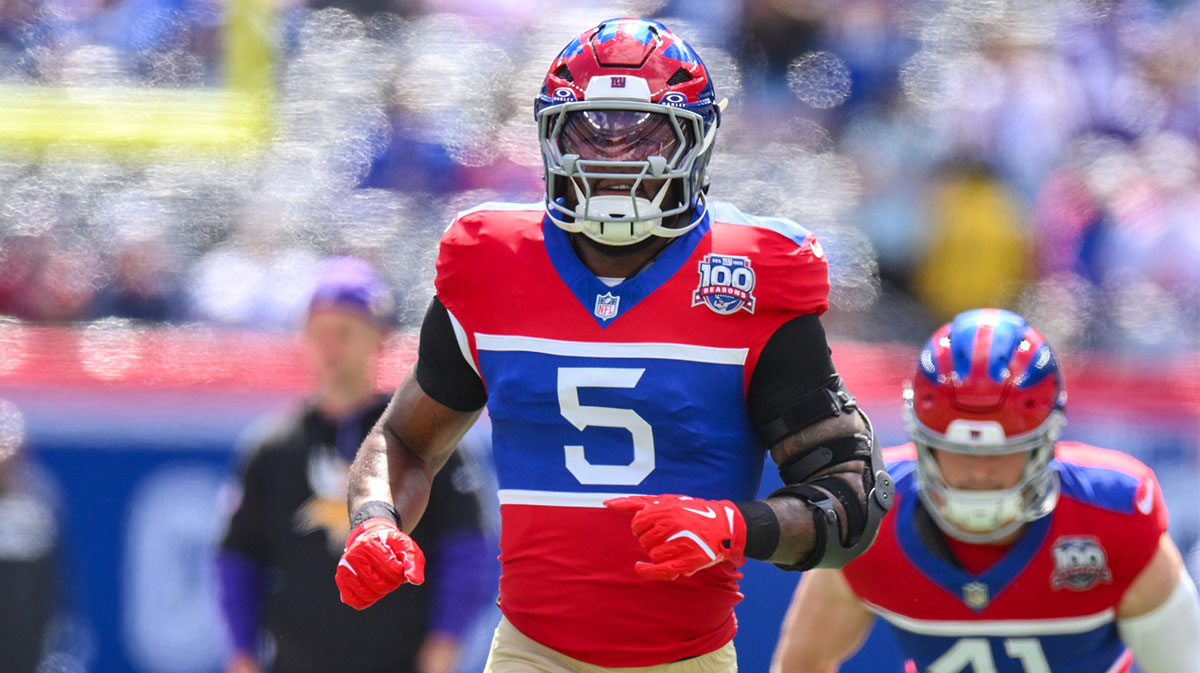 New York Giants linebacker Kayvon Thibodeaux (5) warms up before a game against the Minnesota Vikings at MetLife Stadium.