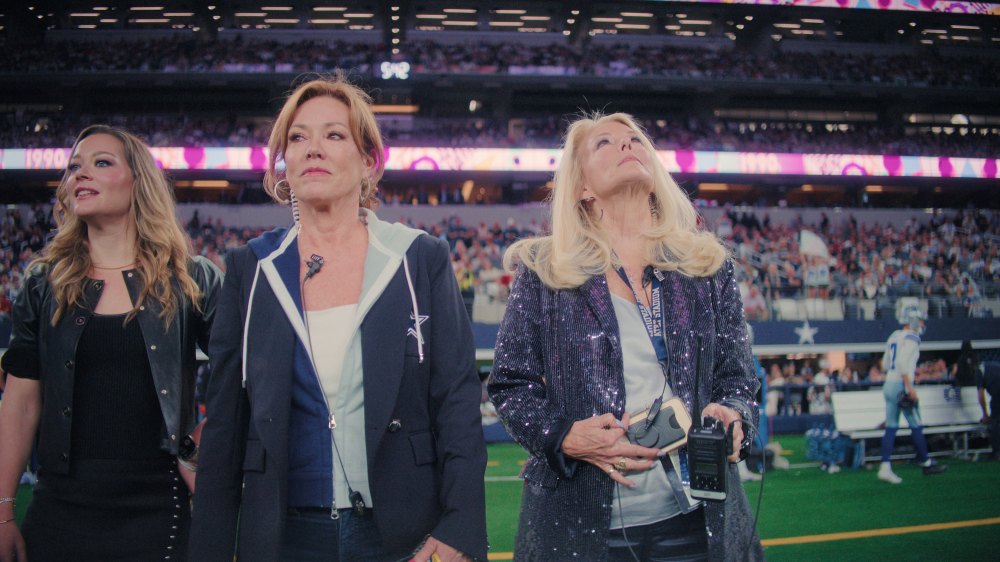 Kelly-and-Judy-AMERICAS_SWEETHEARTS__Dallas_Cowboys_Cheerleaders_n_S2_E6_00_17_59_13.