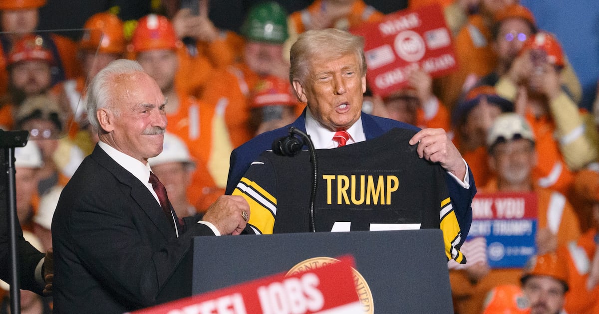 Pittsburgh Steelers Do Damage Control After Trump’s Jersey Gift Uproar