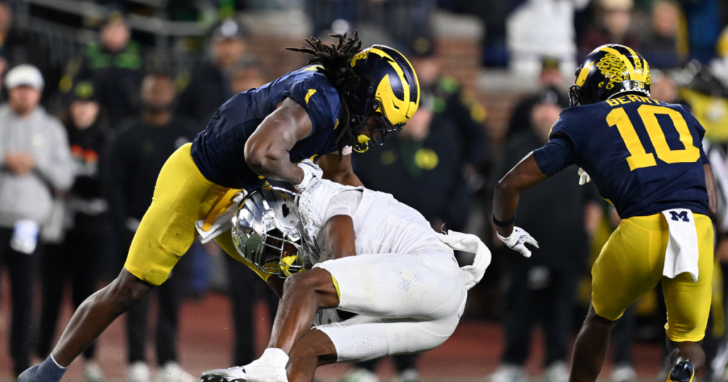 Michigan Wolverines football linebacker Jaishawn Barham registered 7 tackles and 3 pressures in a loss to Oregon. (Photo by Lon Horwedel / TheWolverine.com)