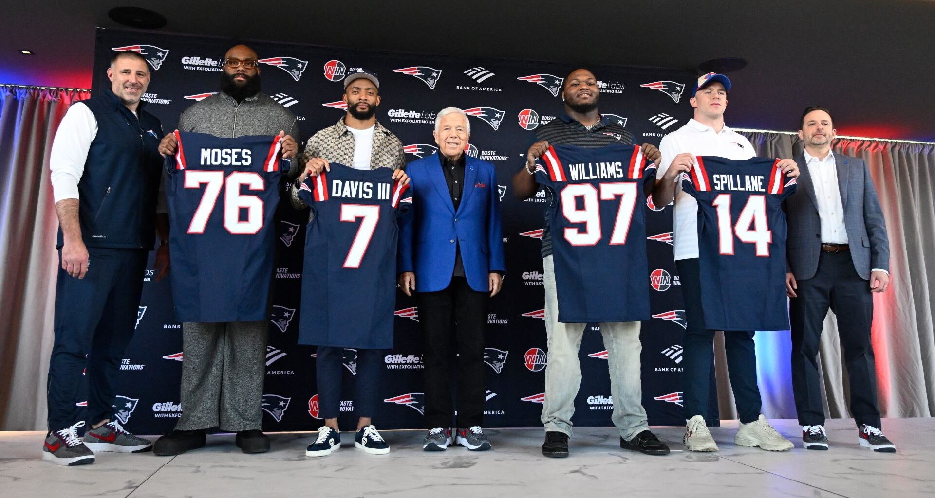 Patriots Newcomer Opens Up On Playing For Mike Vrabel Again