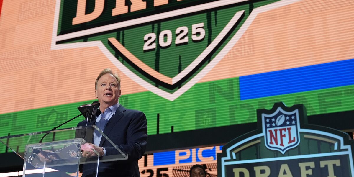 The Commanders are hosting the 2027 NFL draft in Washington, AP source says