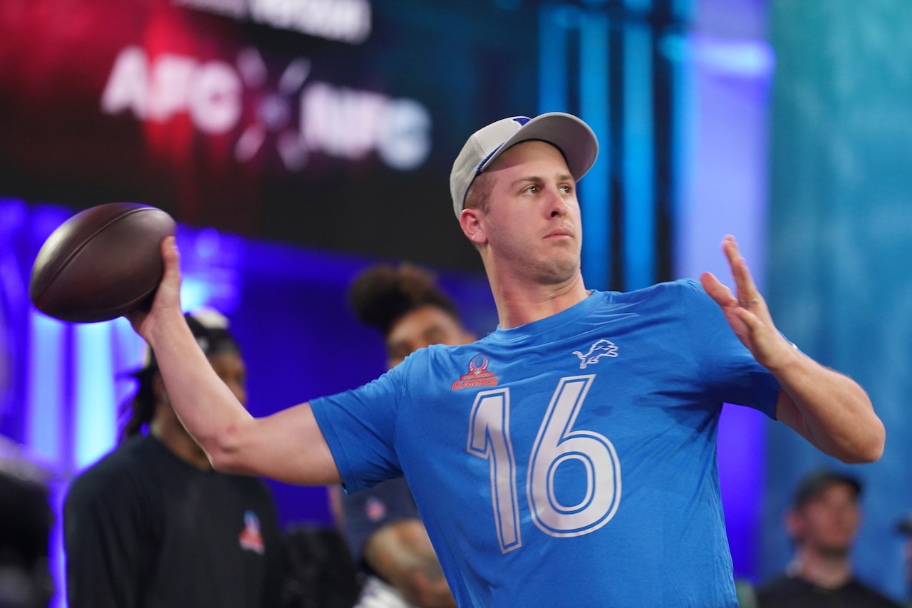 Jared Goff jokes with Tom Brady about Lions offense in Netflix series trailer