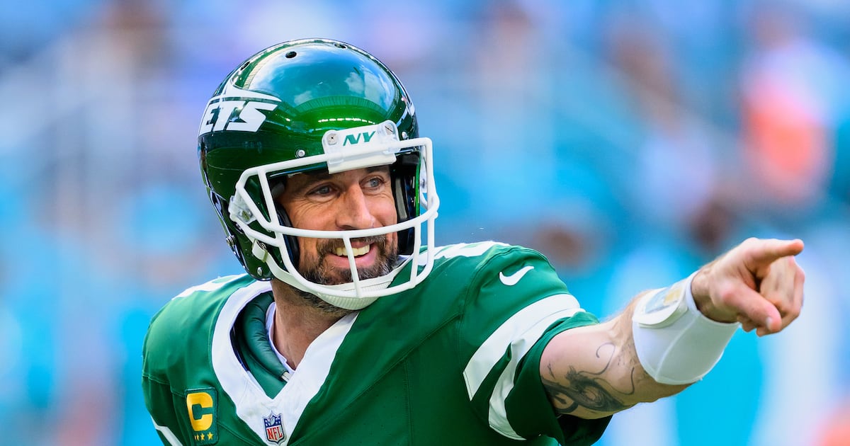 Aaron Rodgers ends months-long dance with Steelers by agreeing to a 1-year deal