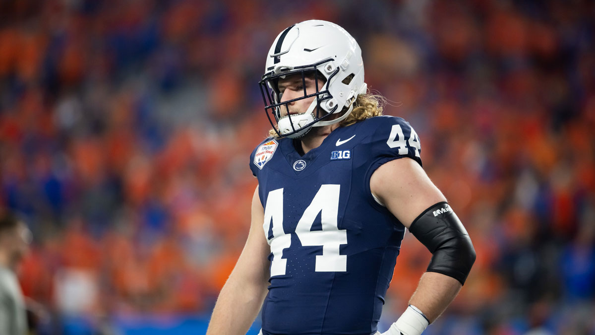 Penn State Nittany Lions tight end Tyler Warren (44) against the Boise State Broncos in the Fiesta Bowl at State Farm Stadium