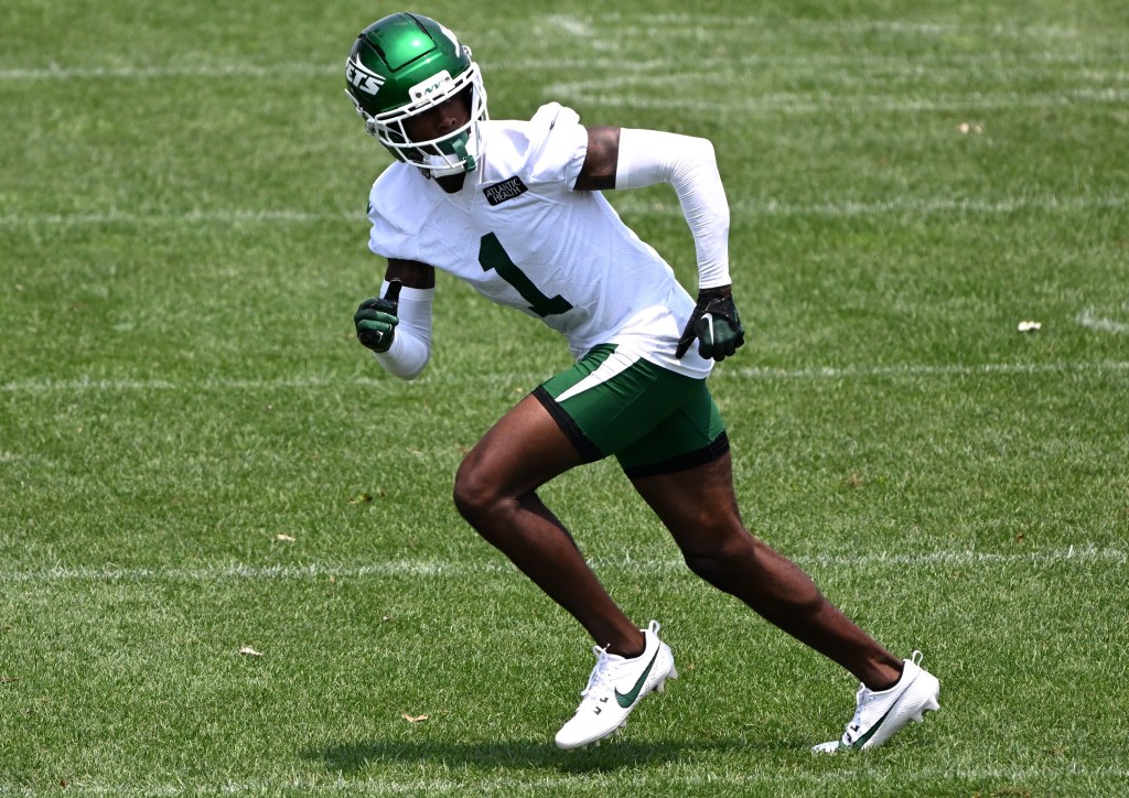 Sauce Garnder runs a drill during Jets' minicamp practice on June 11, 2025.