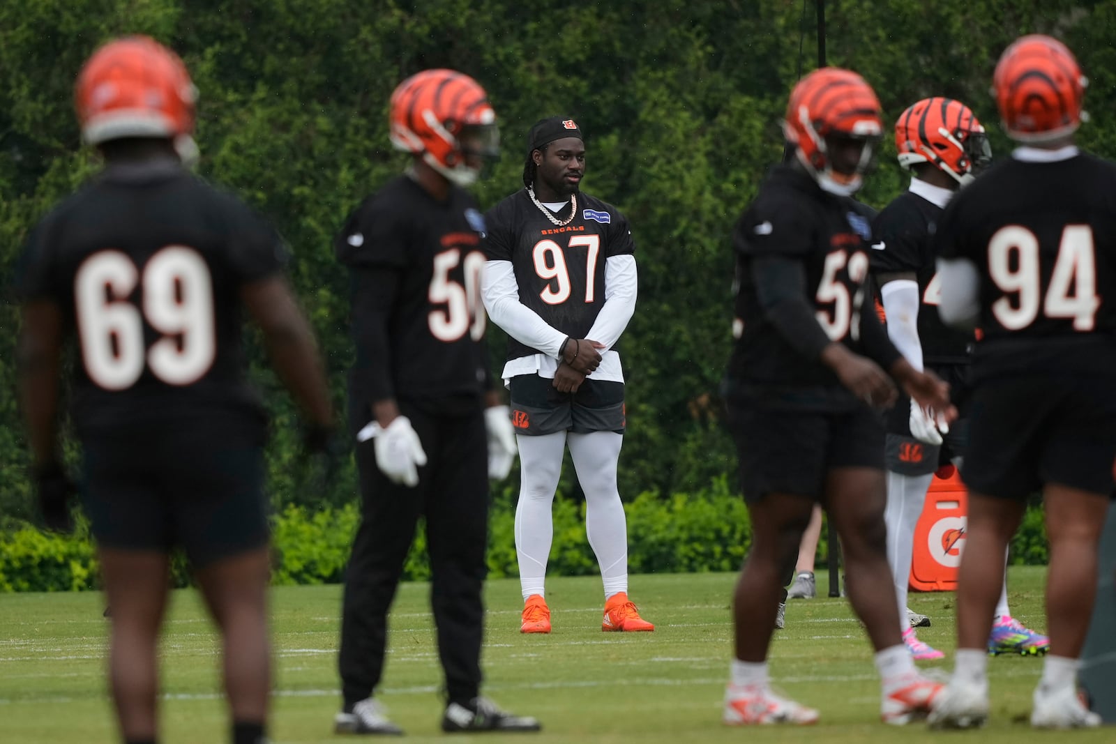 Cincinnati Bengals defensive end Shemar Stewart (97) observes NFL football practice on Tuesday, May 27, 2025, in Cincinnati. (AP Photo/Carolyn Kaster)