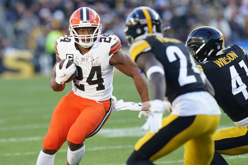 Houston Texans sign former Cleveland Browns star running back Nick Chubb