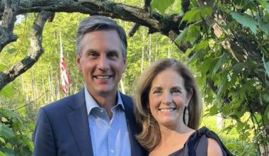 Son of University of Georgia football legend may run for U.S. Senate