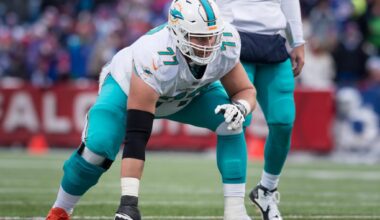 Former Dolphins OL Jesse Davis Announces Retirement