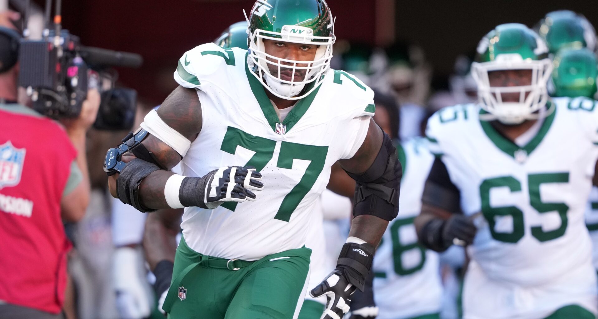 Tyron Smith's Heroics Propel Cowboys Past Seahawks' Legion in NFL Thriller