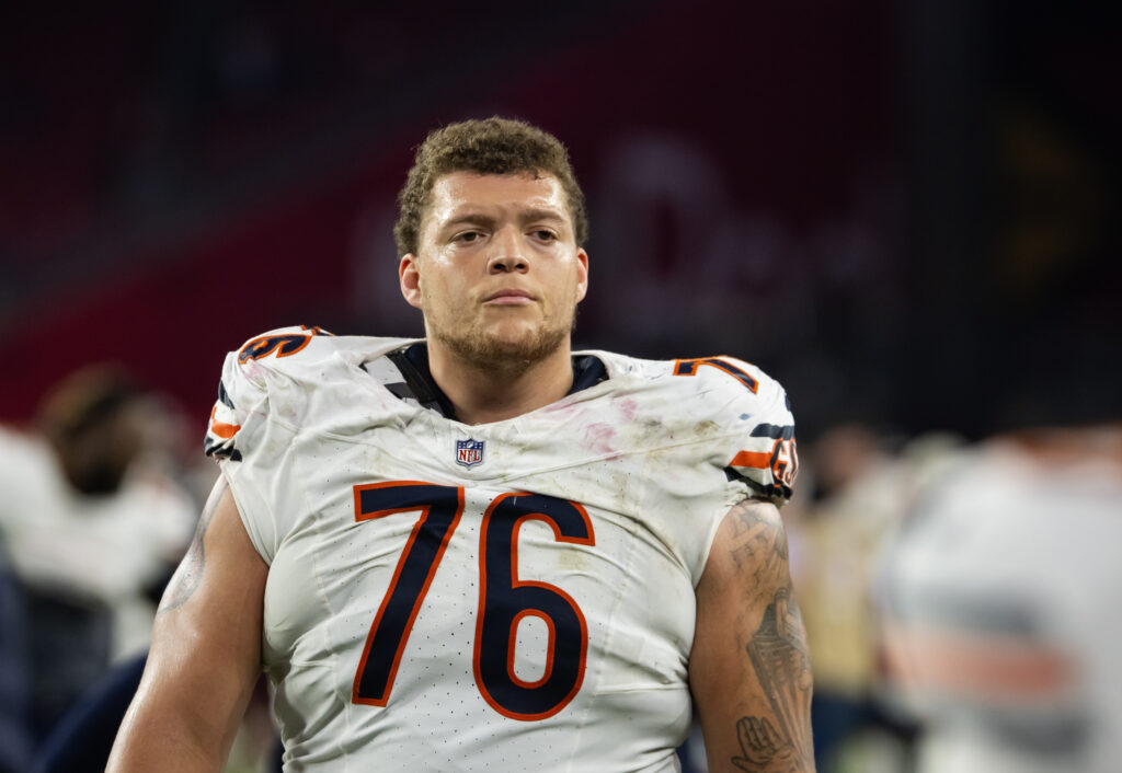 Chicago Bears guard Teven Jenkins (76) against the Arizona Cardinals at State Farm Stadium.