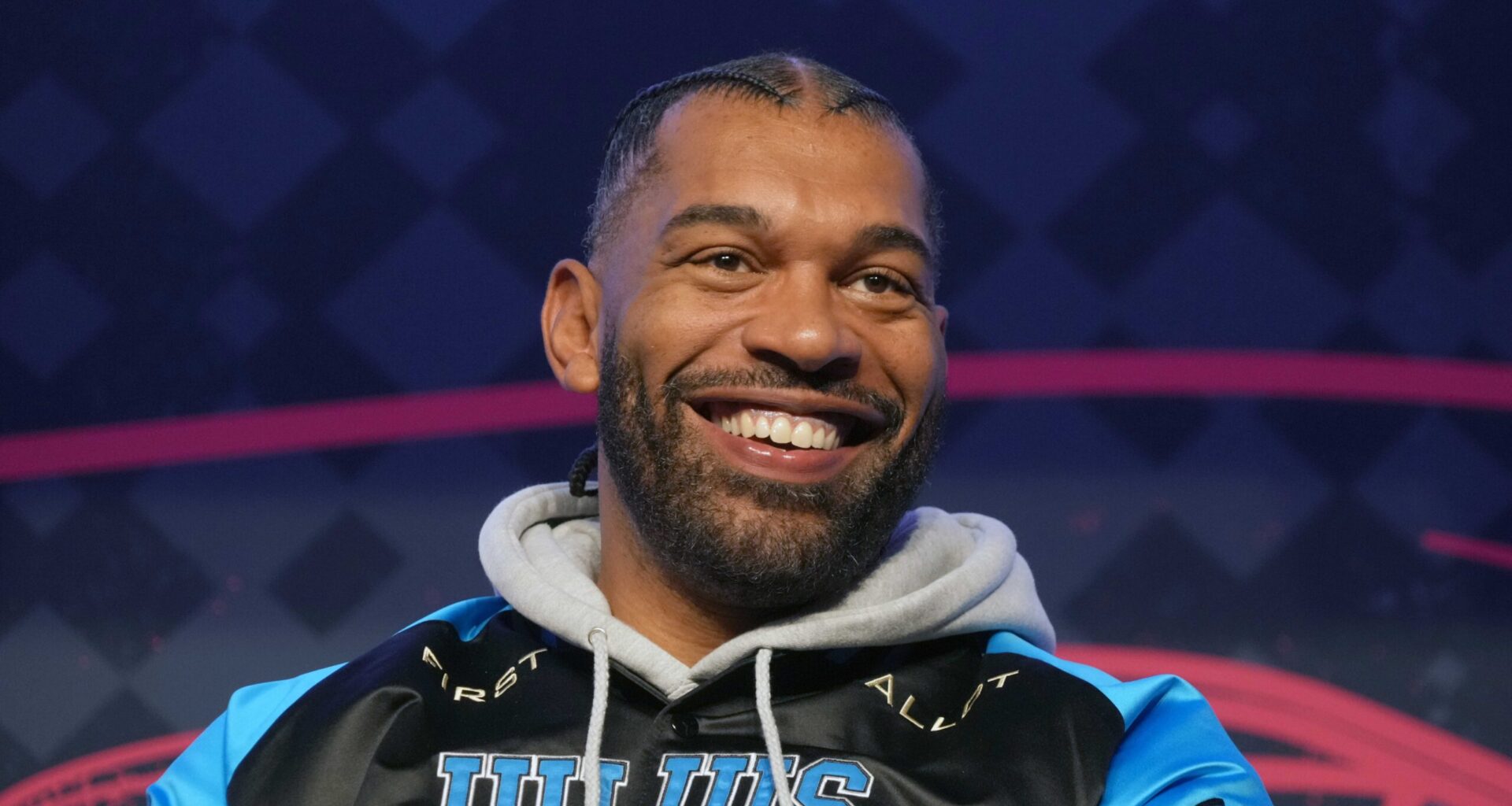 Julius Peppers Impresses NFL Fans as Green Bay's Sole Legend