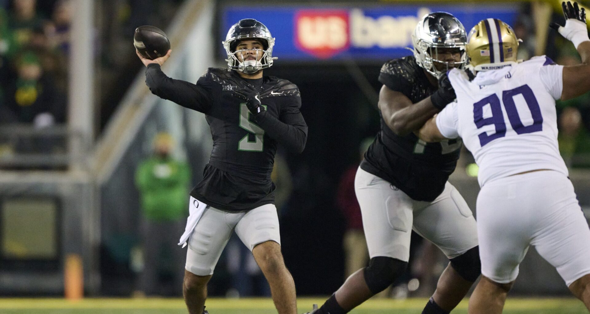 Evan Stewart's Injury Tests Dante Moore's Leadership in NCAA