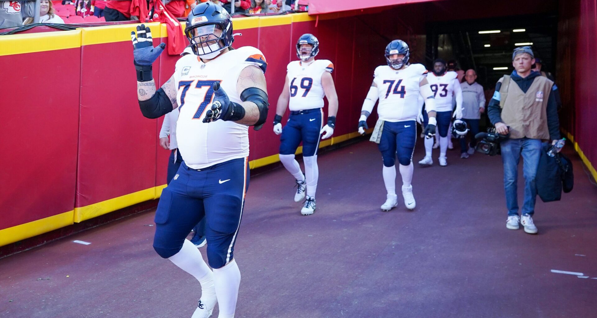 Quinn Meinerz Inspires NFL with Gritty Performance for Broncos