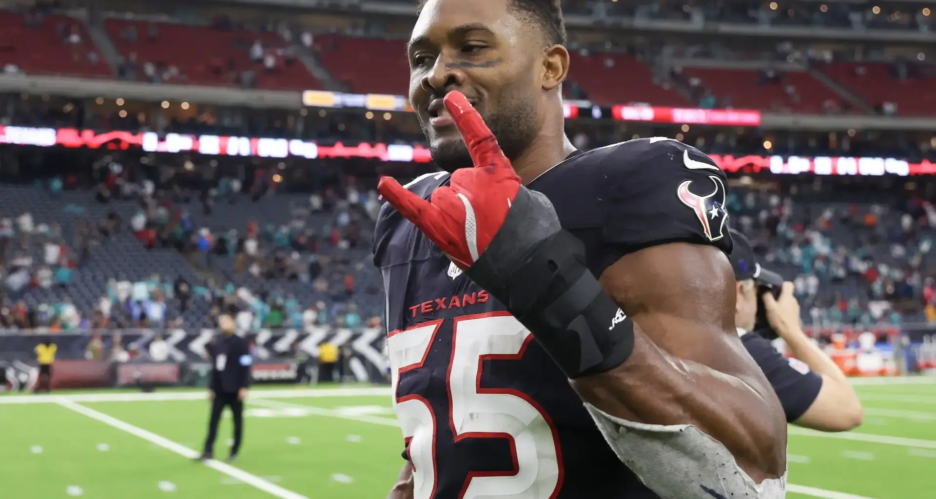 Danielle Hunter secures $35.6M deal to dominate as a defensive force for the Texans