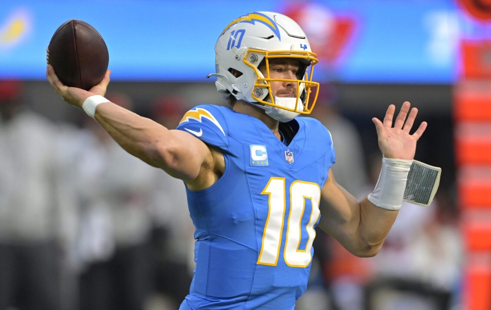 AFC Notes: Justin Herbert, Rashee Rice, Chargers, Chiefs, Raiders