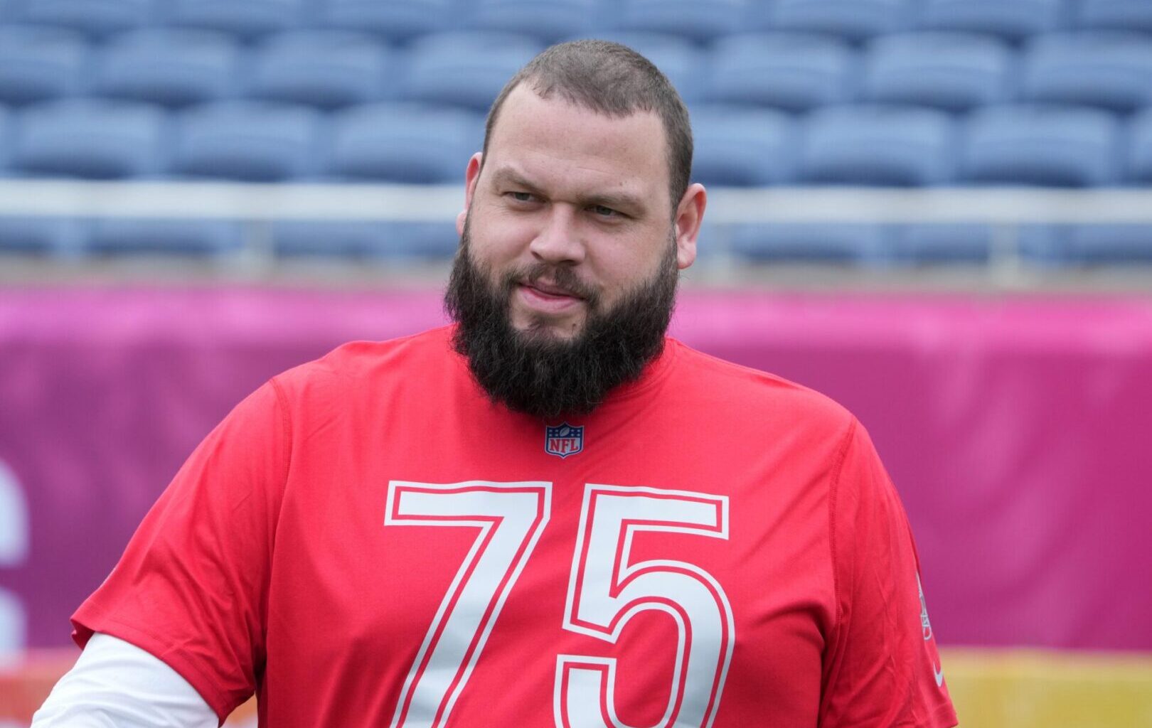 AFC Notes: Joel Bitonio, Jack Sawyer, Mike Gesicki, Bengals, Browns, Steelers