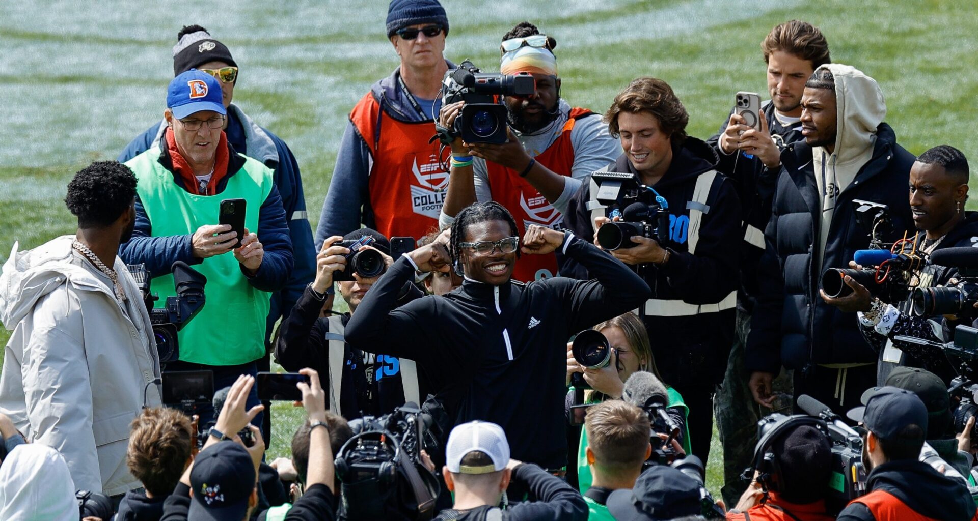 Travis Hunter Inspires NCAA with Astounding Dual-Role Mastery