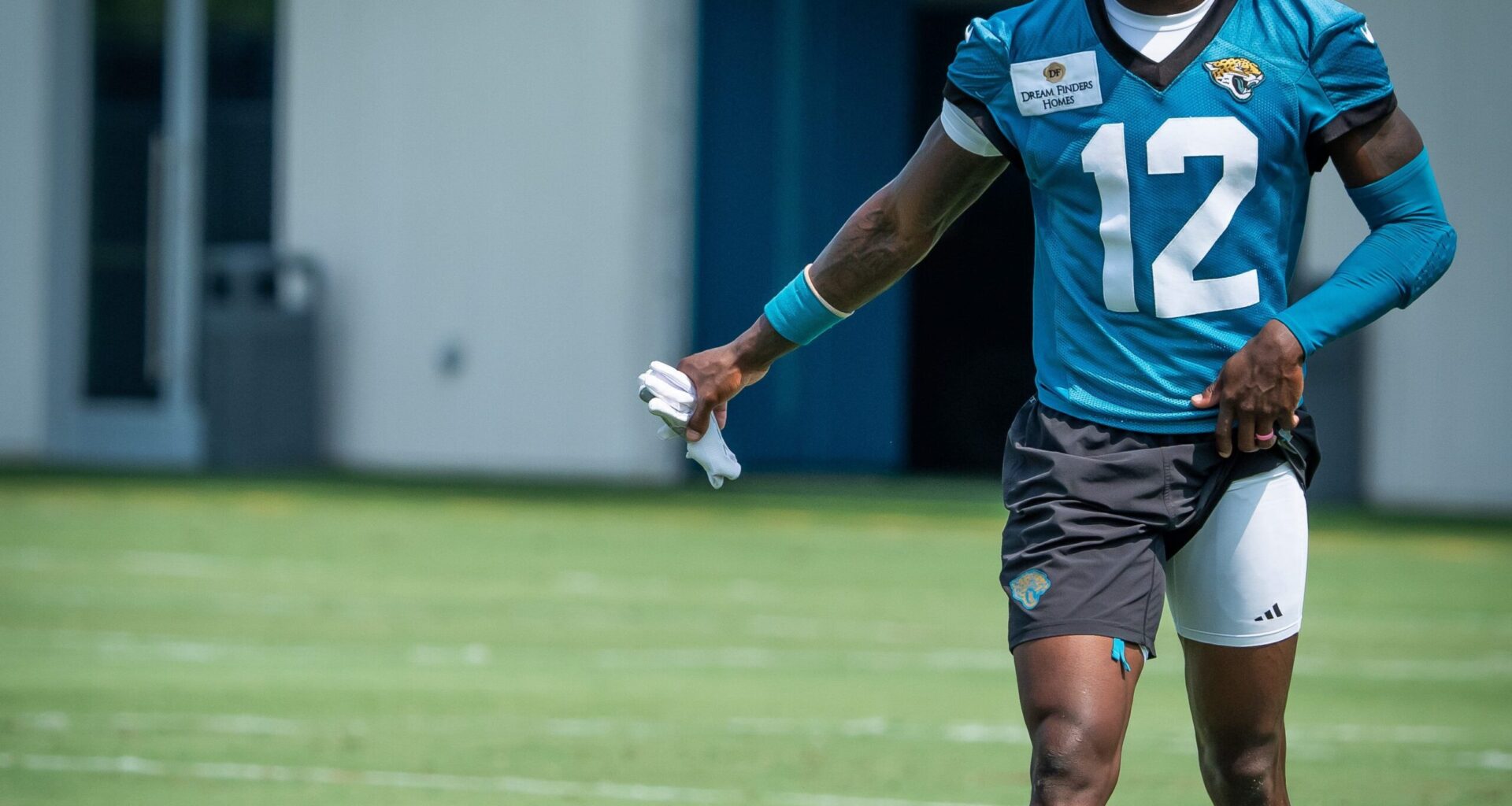 Travis Hunter Electrifies NFL with Jaguars Debut Milestone