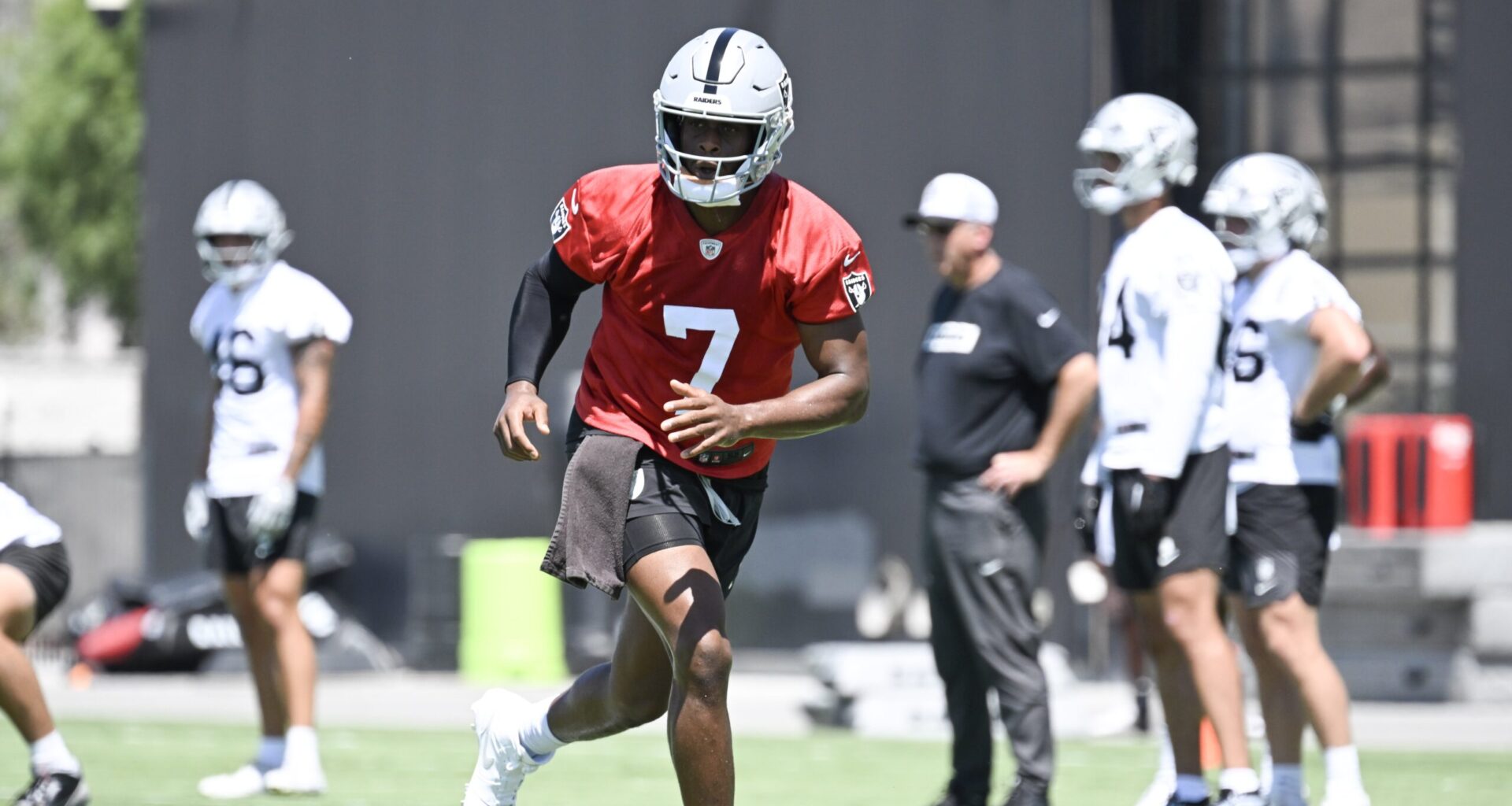 Las Vegas Raiders Revitalize with Geno Smith's NFL Leadership