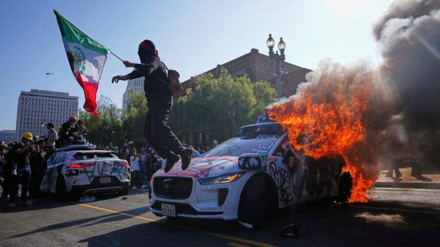 Los Angeles protest tackle Seahawks...