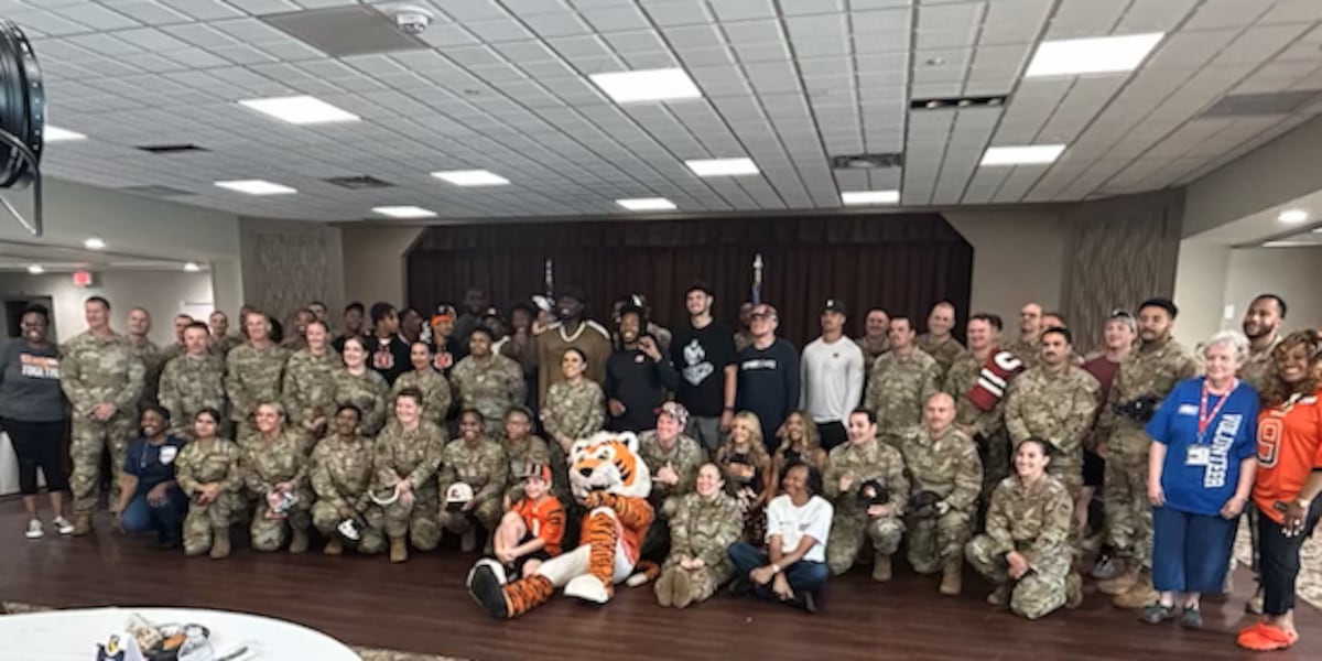 Cincinnati Bengals visit Wright-Patterson Air Force Base
