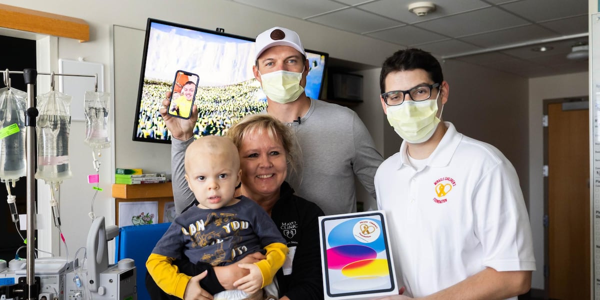 Vikings coach Kevin O’Connell brings smiles to Children’s Minnesota patients