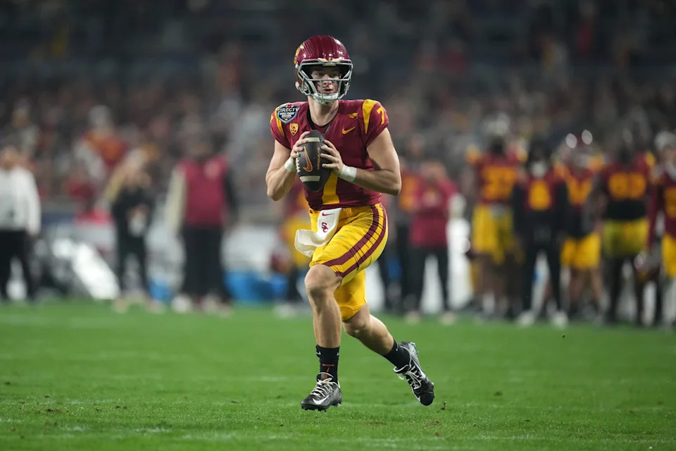 Dec 27, 2023; San Diego, CA, USA; Southern California Trojans quarterback Miller Moss (7) throws the ball against the Louisville Cardinalsin the first half of the Holiday Bowl at Petco Park. Mandatory Credit: Kirby Lee-USA TODAY Sports