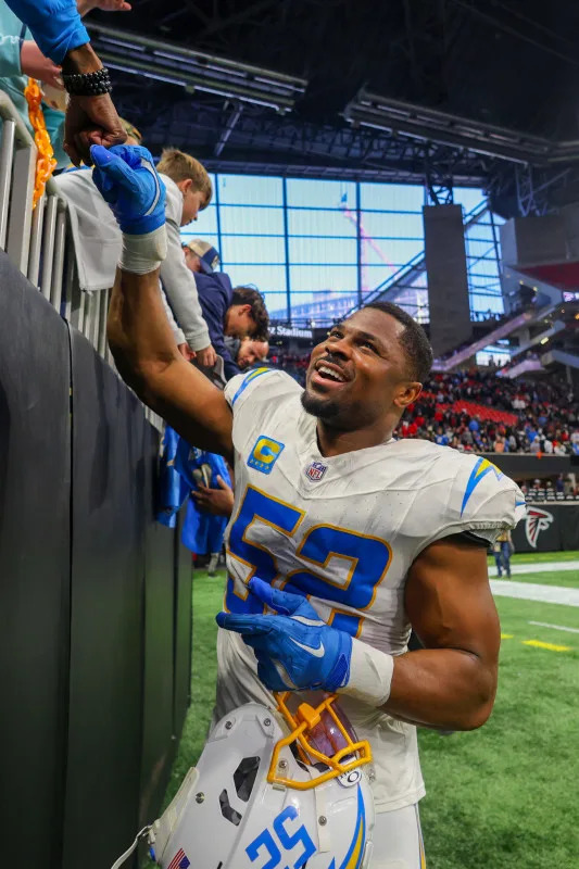 Los Angeles Chargers linebacker Khalil Mack (52) celebrates with fans after a victory over the Atlanta Falcons at Mercedes-Benz Stadium© Brett Davis-Imagn Images
