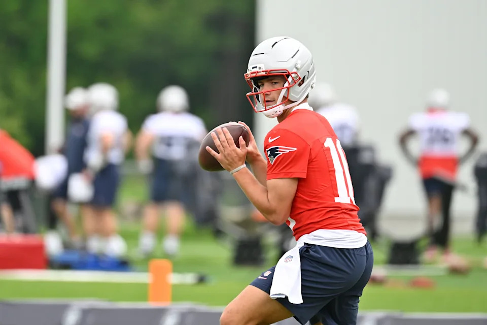 Jun 9, 2025; Foxborough, MA, USA; New England Patriots quarterback Drake Maye (10) looks before passing the ball during minicamp at Gillette Stadium. Mandatory Credit: Eric Canha-Imagn Images