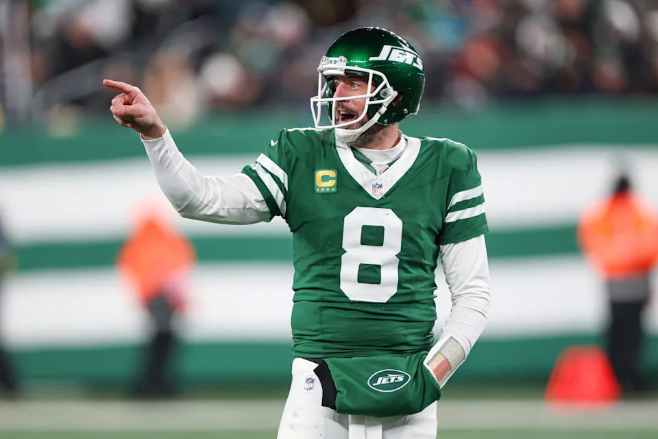 New York Jets quarterback Aaron Rodgers (8)Vincent Carchietta-Imagn Images