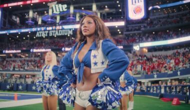 How Much Do the Dallas Cowboy Cheerleaders Get Paid?
